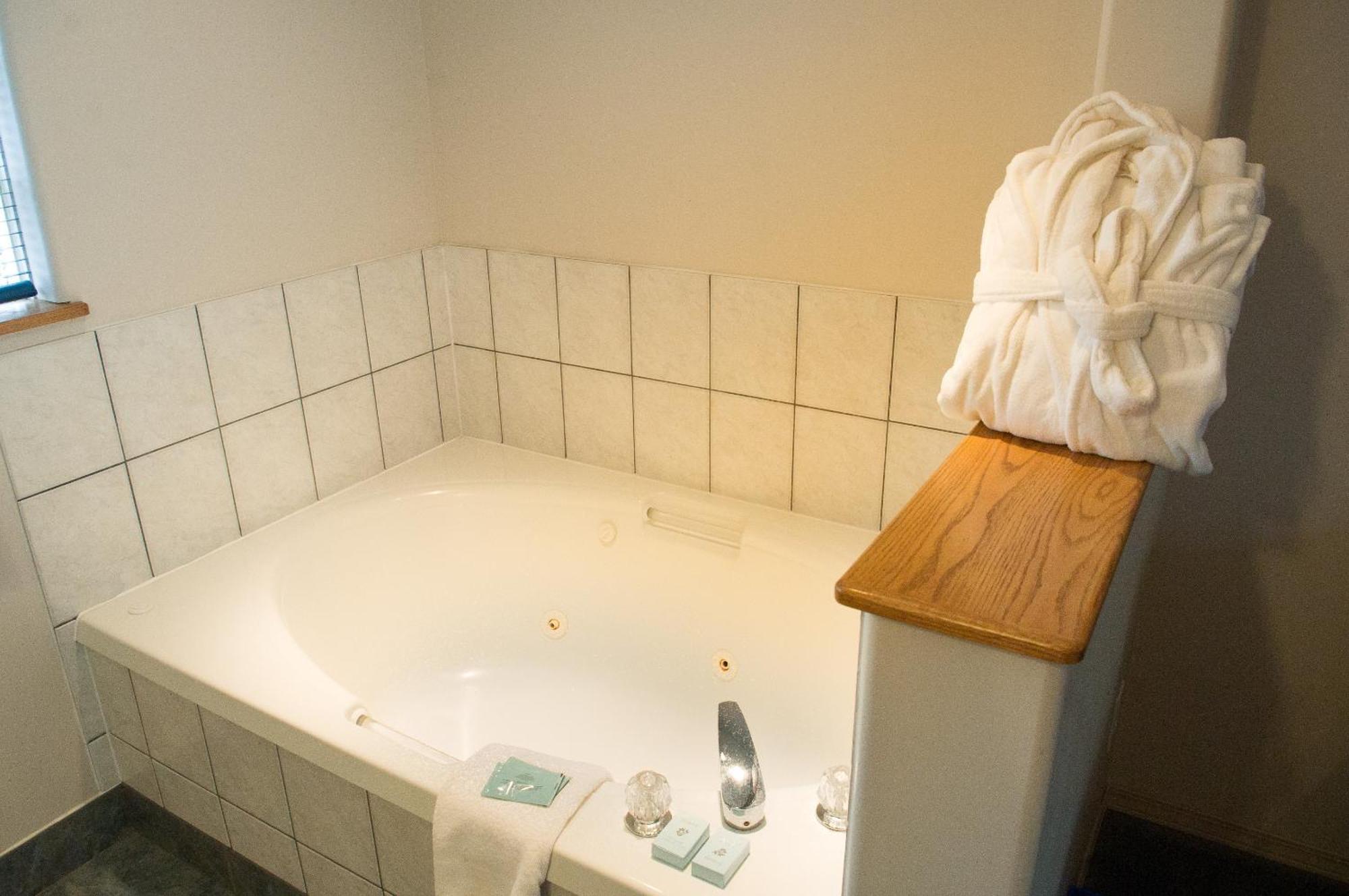Motel Bavaria Radium Hot Springs Buitenkant foto