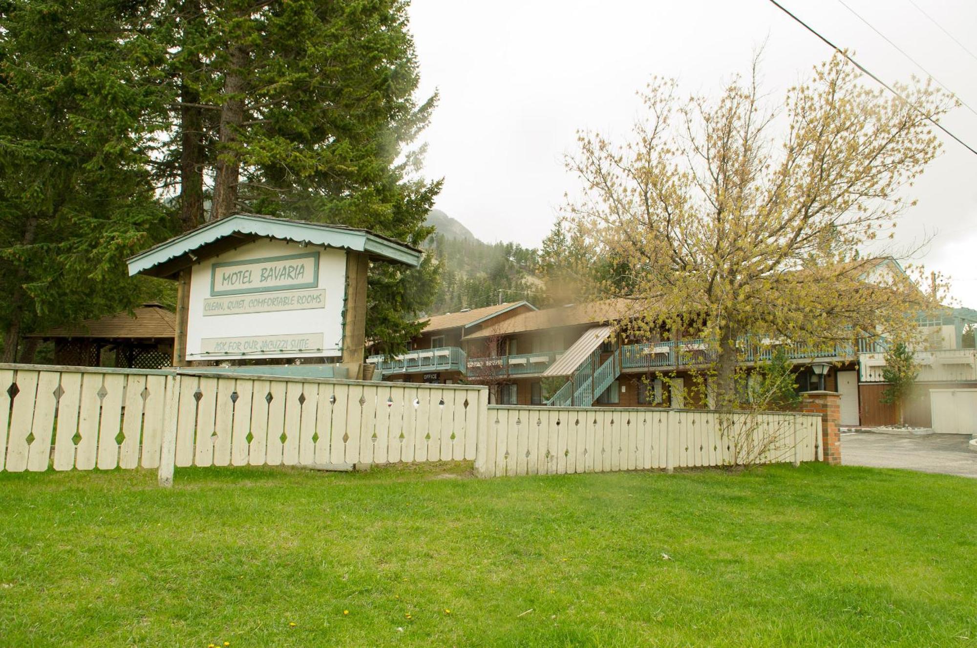 Motel Bavaria Radium Hot Springs Buitenkant foto