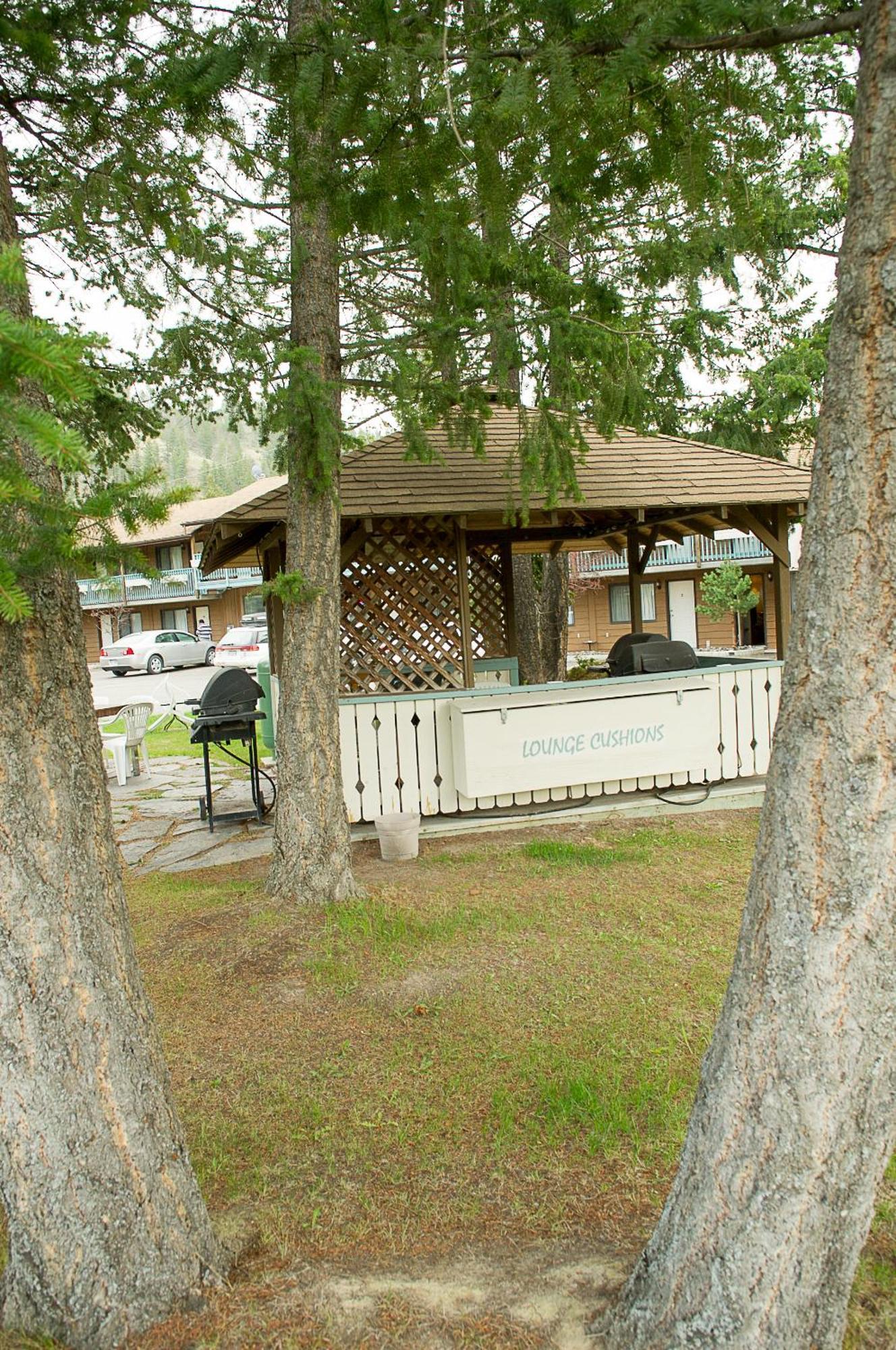 Motel Bavaria Radium Hot Springs Buitenkant foto